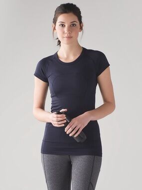 Lululemon swiftly tech short sleeve t shirt hip length size 10 navy